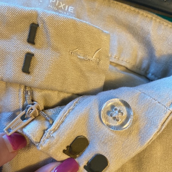 Old Navy Khaki Pixie Mid Rise Pants sz 2 - Picture 3 of 7